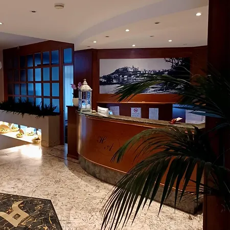 ホテル Ariston 3*